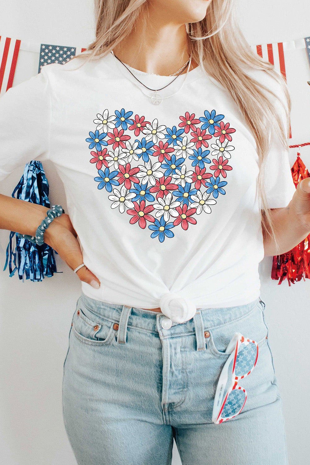 White Daisy Heart Shape Graphic Round Neck T Shirt