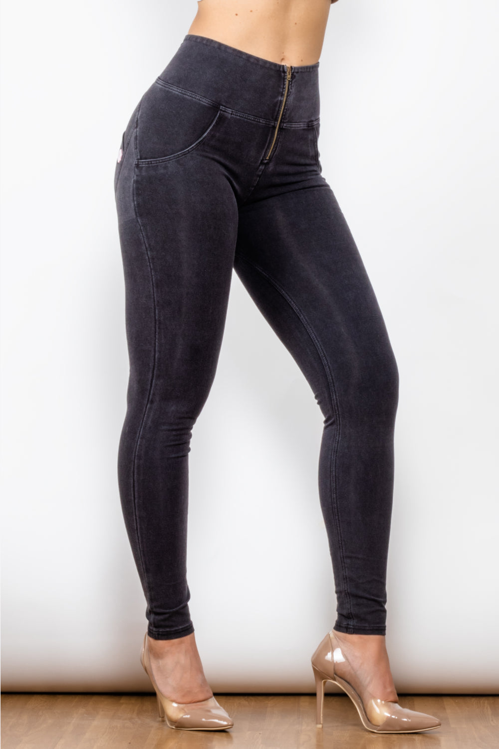 Zip Closure Skinny Jeans